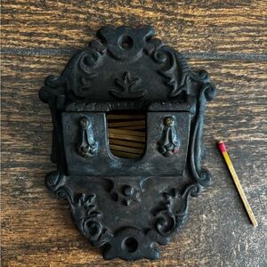 Wilton - Vintage Cast Iron Ornate Wall Hanging Match Stick Holder